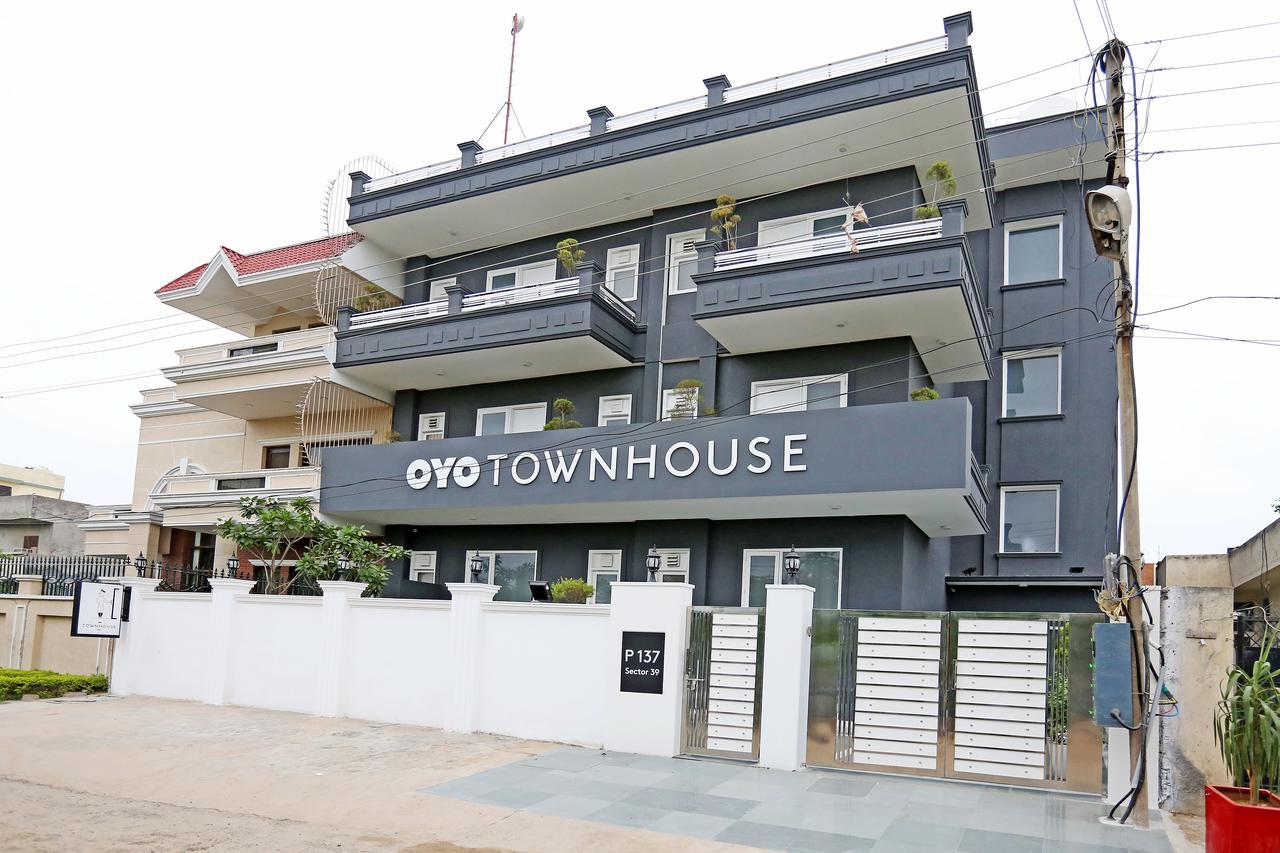 Hotel Oyo Townhouse 018 Medanta Gurgáon Exteriér fotografie